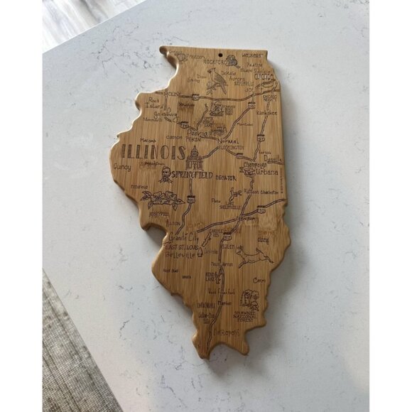 Illinois Serving and Cutting Board Lightweight Bamboo Size 16.5" x 9.25" - Picture 1 of 5